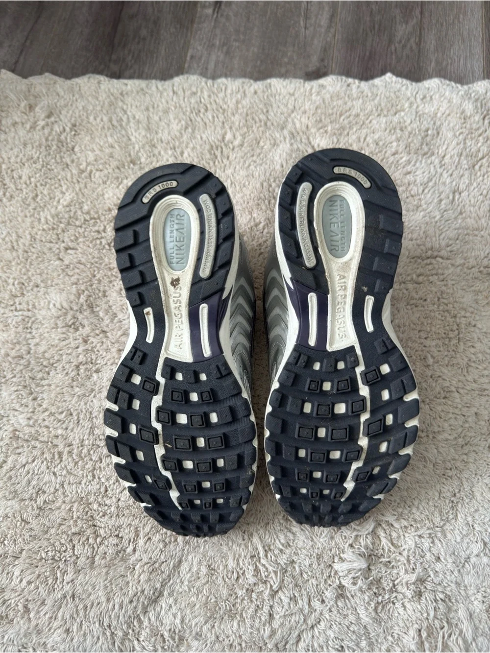 Nike Women's Silver and White Running Sneakers with Dark Logo